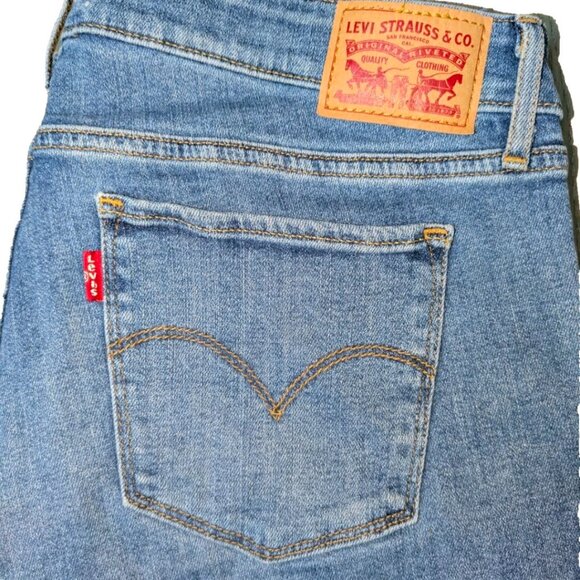 Levis 711 Skinny Distressed Capri Jeans - Size 31 - Medium Blue Wash - Picture 3 of 5